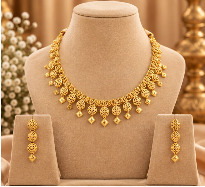 Royal Necklace 010 view 4